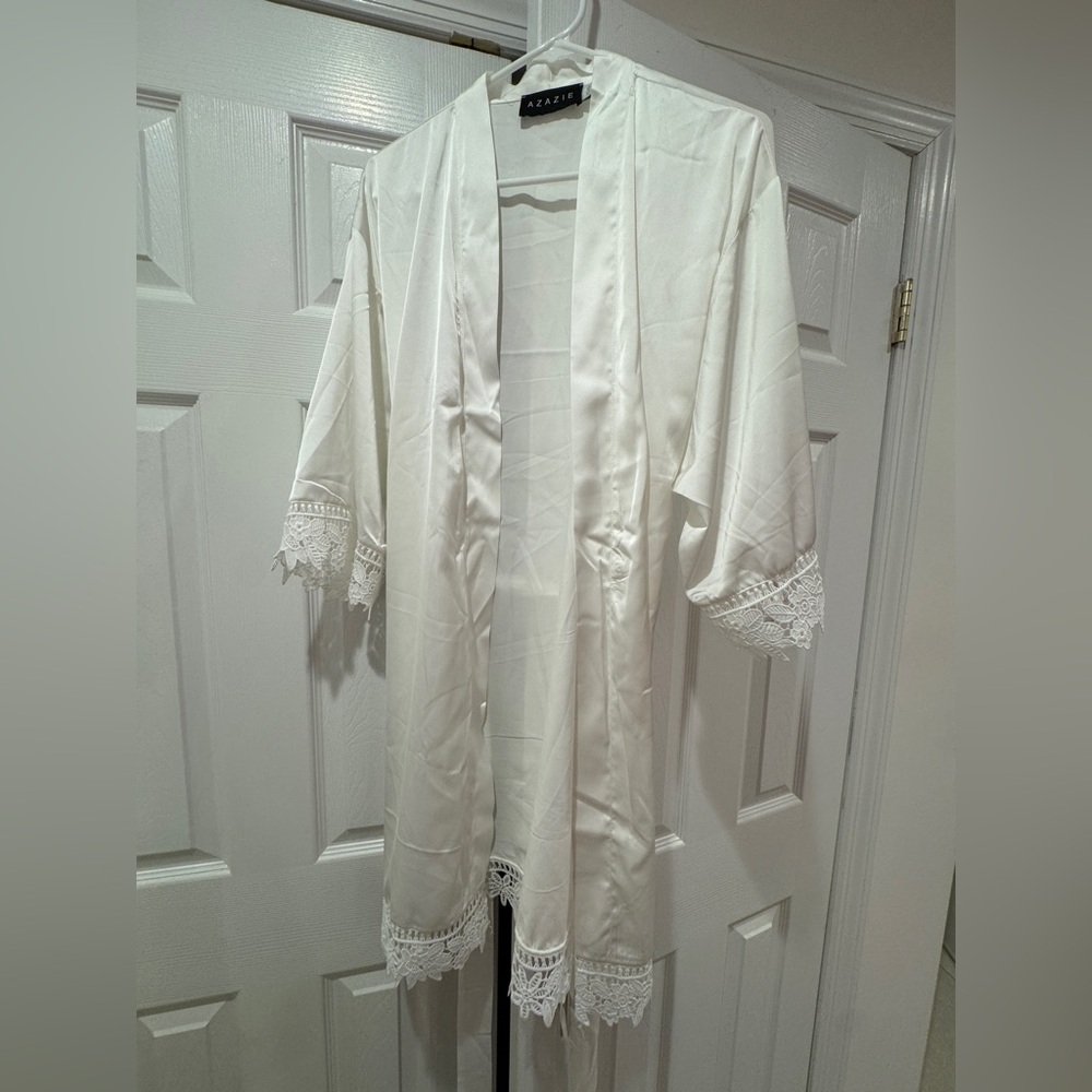 Azazie White Satin Lace Robe - Picture 7 of 8